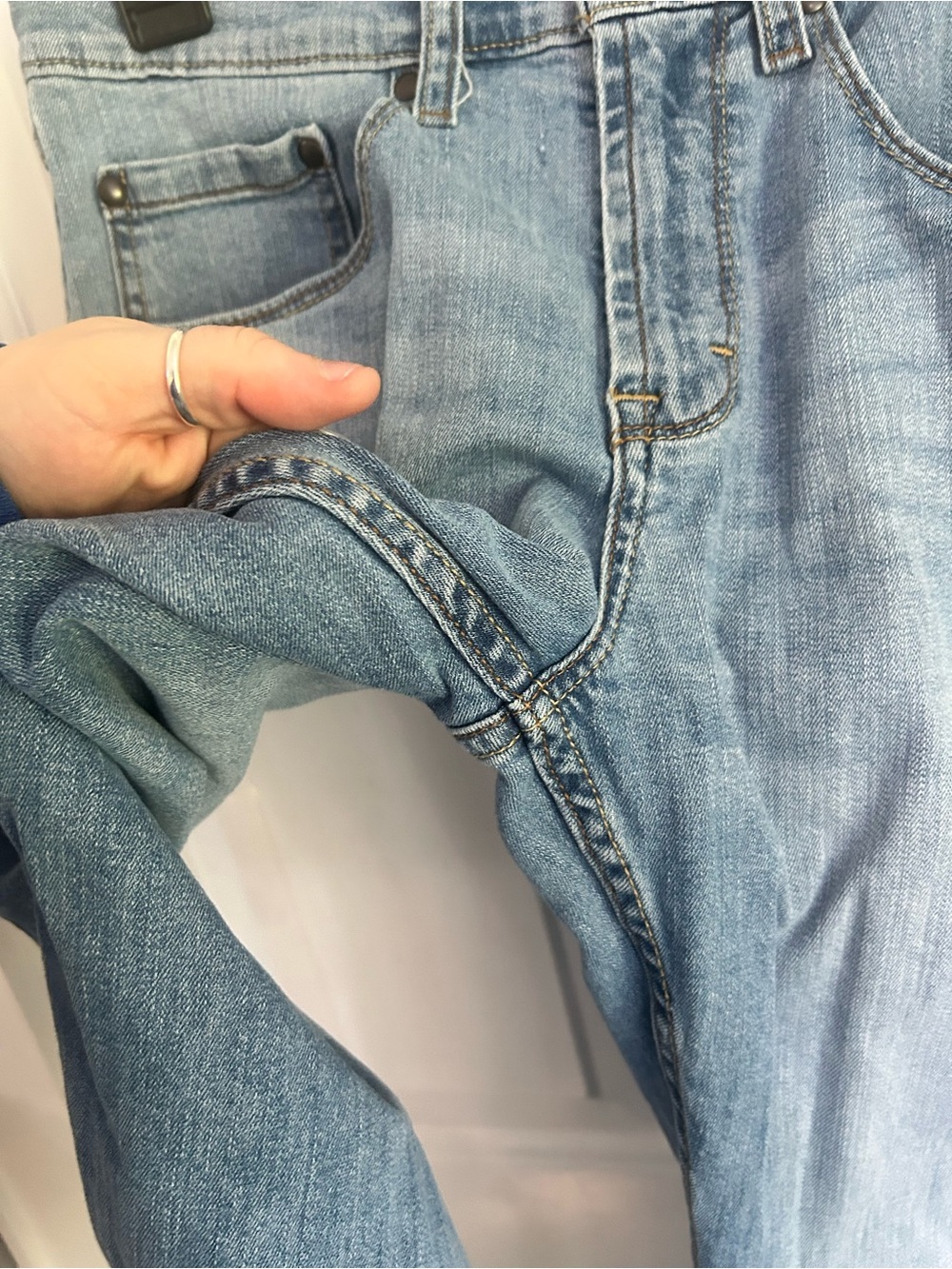 Wrangler Light Blue Men's Jeans Back Pocket Detail - Picture 15 of 15